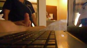 સર્પાકાર માણસ એક ડિપિંગ એચડી વીડીયો સેકસી યુવાન મહિલા fucked.
